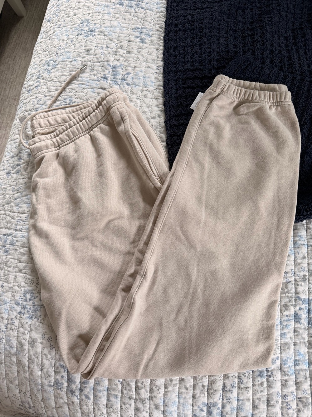 Alo Beige Cozy Drawstring Sweatpants